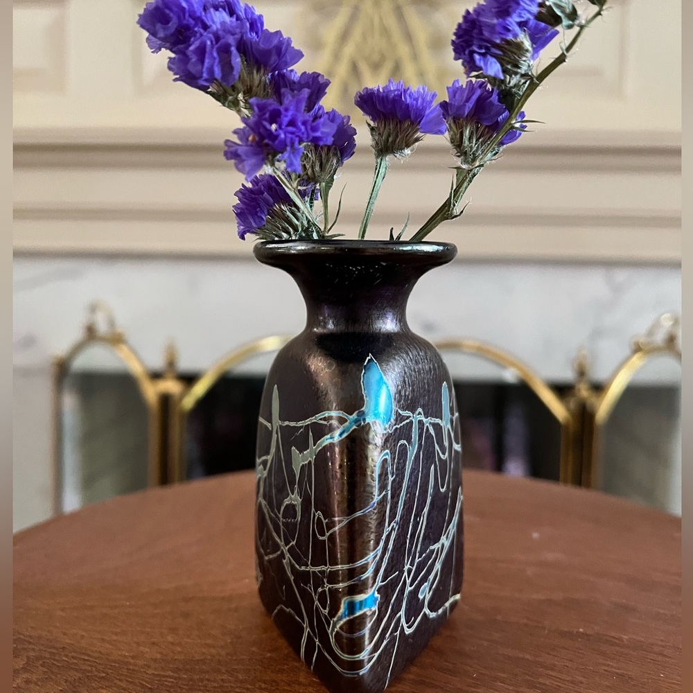 Robert Held 4” Small Triangular Purple Bud Vase w/Iridescent Swirl Design SIGNED